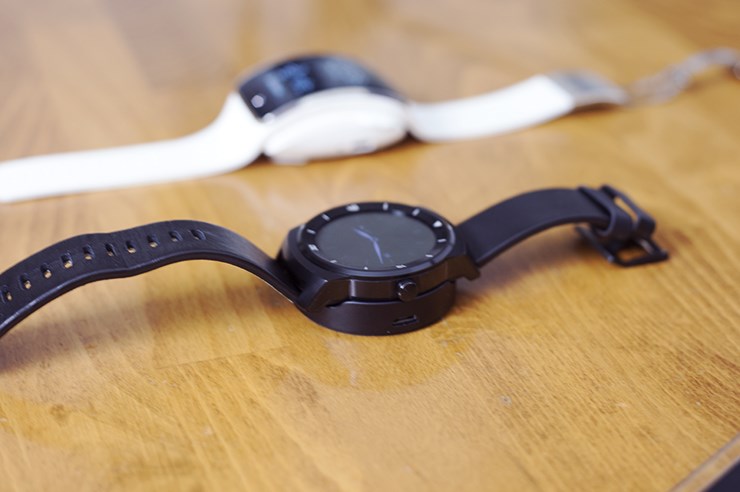 LG-G-Watch-R-smartwatch-pametan-sat-Android-Wear-recenzija-test-1.jpg